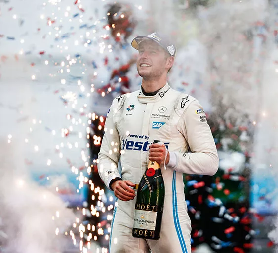 1019310300-LAT-20220814-EPS816_120132_W6I4913_(2)_(3)-1