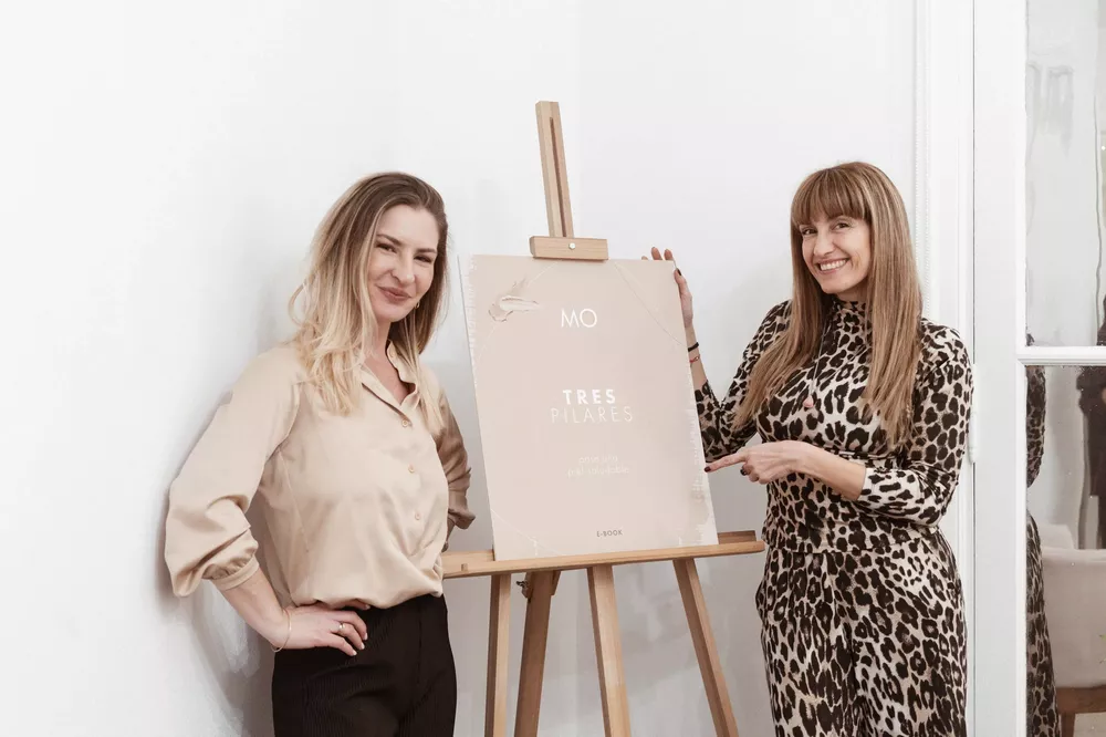 Maggie Okon y Carolina Coscarelli