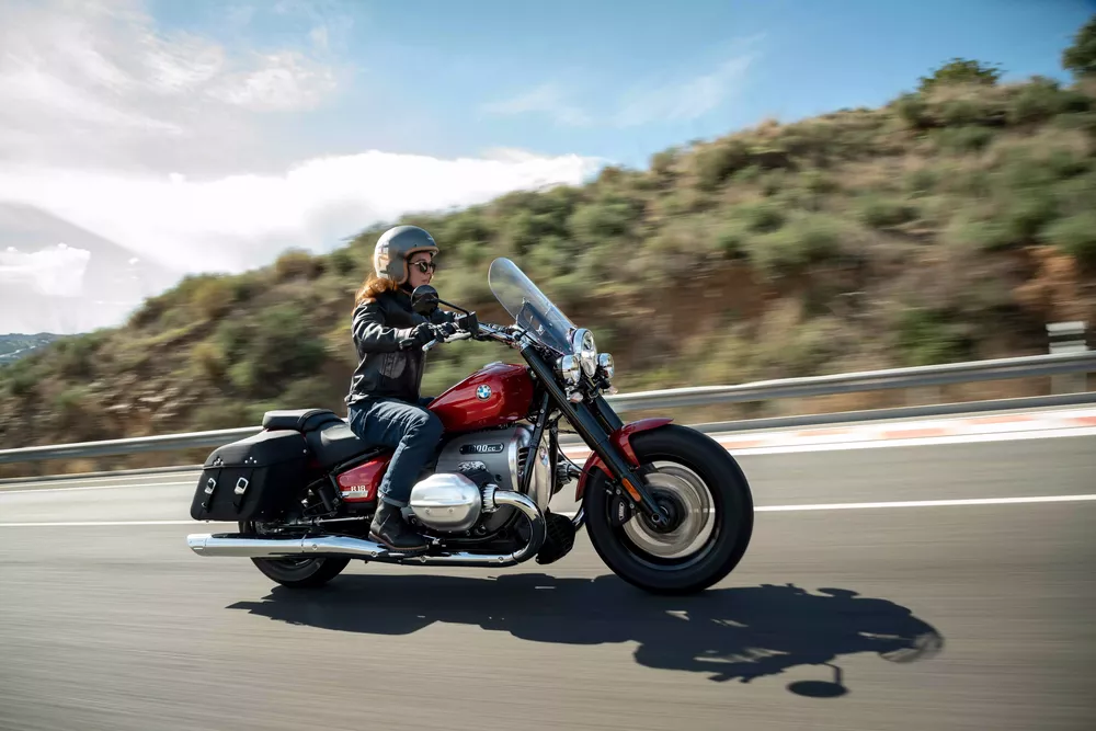 P90452159_highRes_bmw-r-18-classic-mar