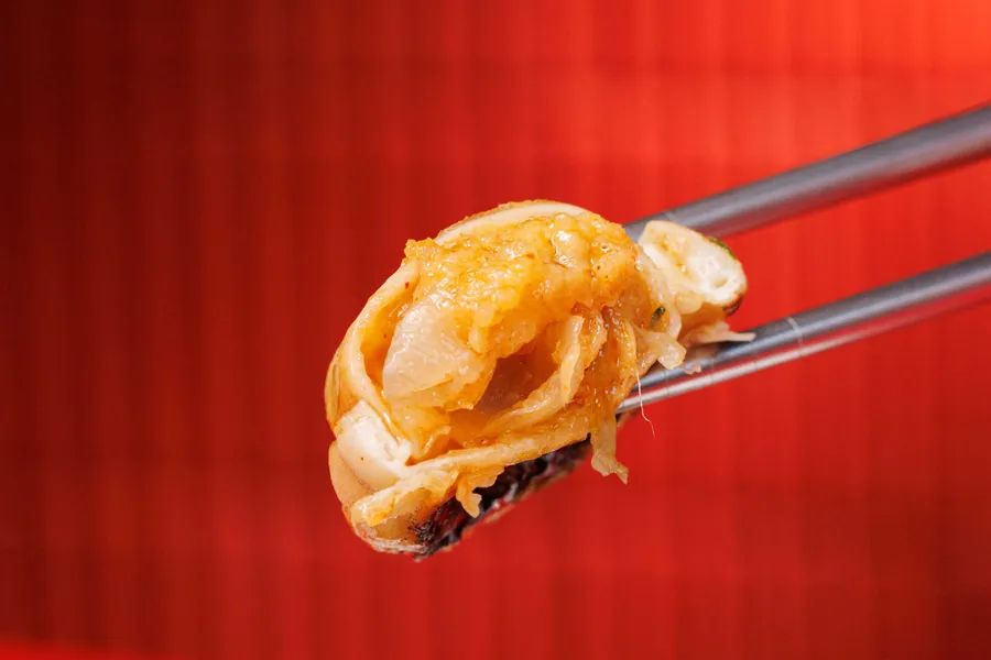 Gentileza KOI Dumplings 2- Dumpling de Provoleta y Kimch 1i