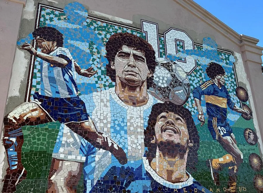 mural maradona en Hernandez
