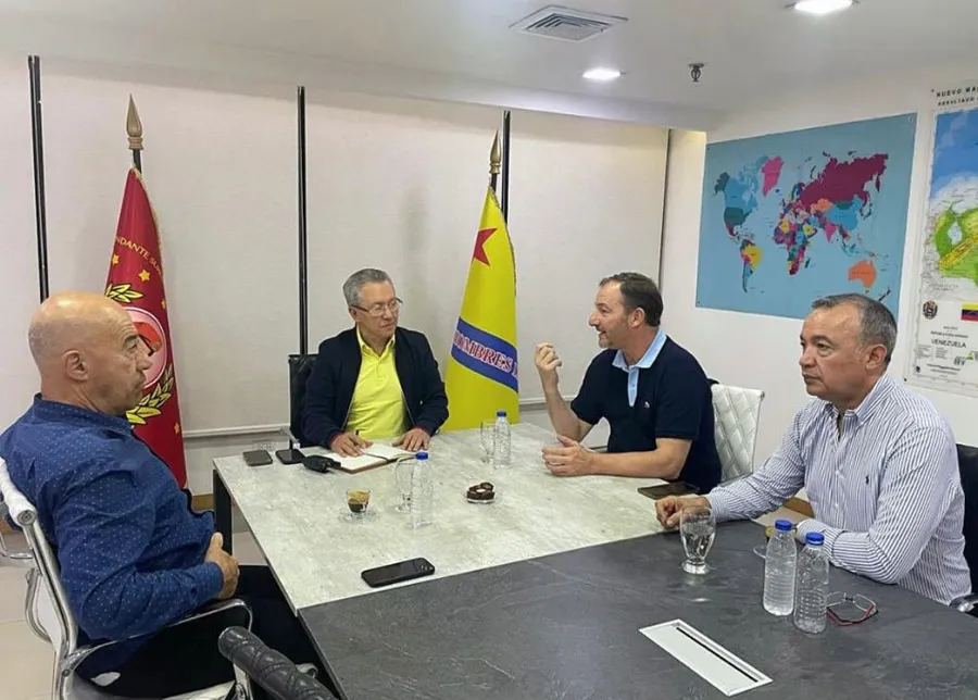 De izqda a dcha. Oscar Laborde, directivo de APAV_ el ministro de Agricultura y Tierras de Venezuela, Julio León Heredia, Patricio Passet, presidente de APAV y Alejandro Karlen, empresario argentino. Foto APAV