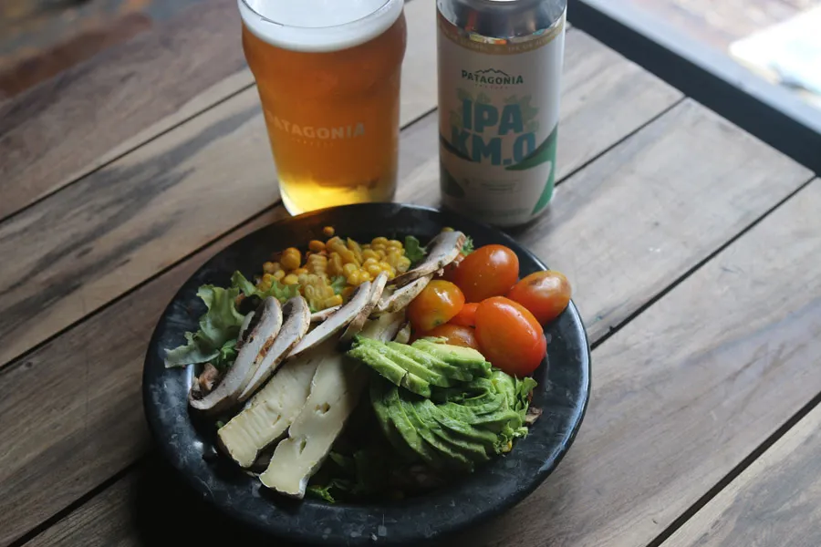 Cerveza Patagonia, ensalada + IPA KM0