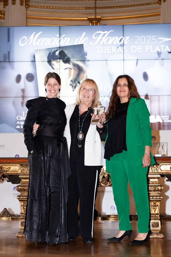 Priscila Pipman, Beatriz Volosín y Daniela Fajardo