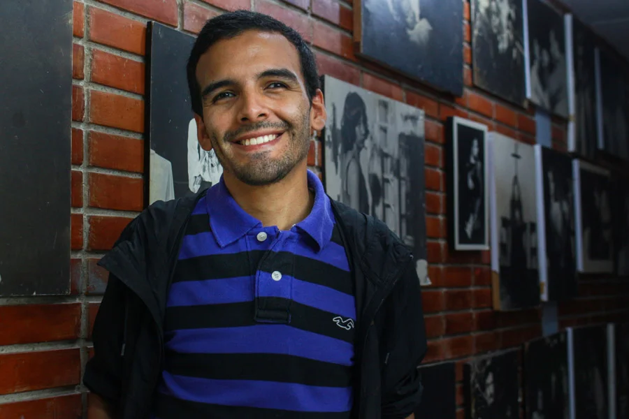 Jesús Navas, profesor, director del montaje Noche tan linda UCAB 2. Foto cortesía de Andrea Alas, El Ucabista