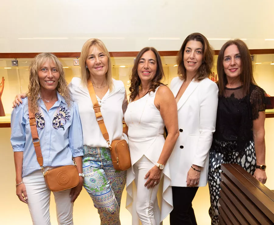 Alexia Haumuller, Veronica Bossicovich, Mariel Guerrero, Maria Sobanski y Cecilia Obuljen