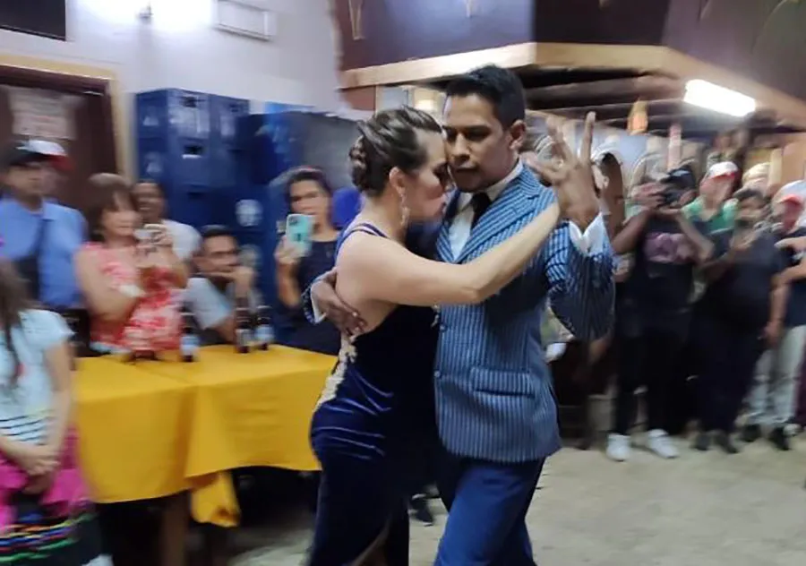 Gira Tango 1