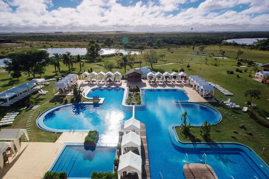 arapey-thermal-resort-piscinas10