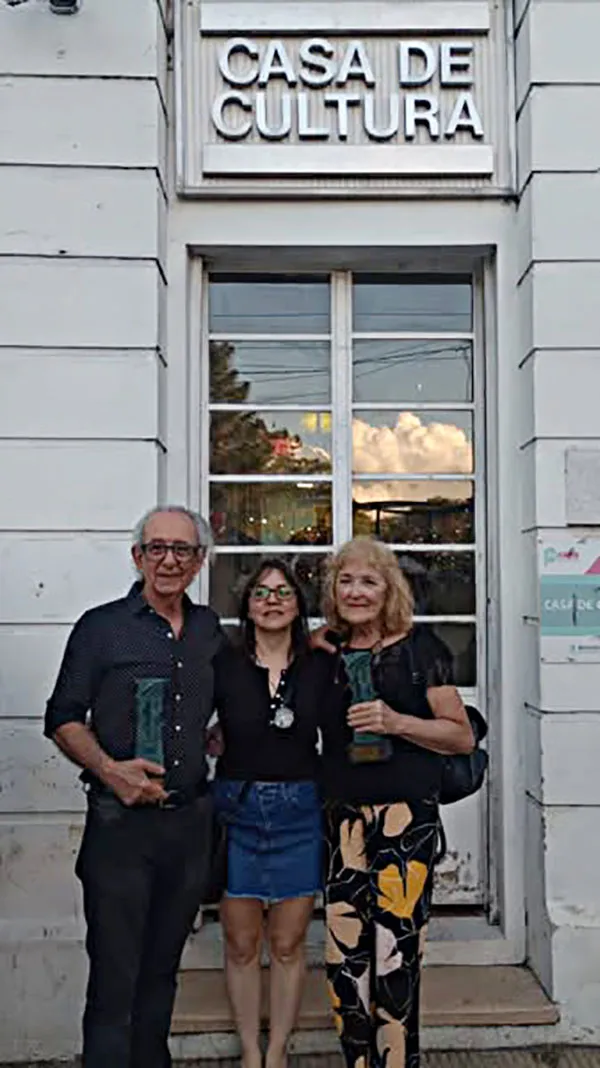 Los galardonados, Omar Musa y Nina Rapp junto a Euge Musa Finocchiario