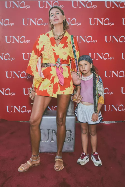 Dolores Barreiro junto a su hija Indra en el evento inauguración UNOde50 en Punta del Este (21)