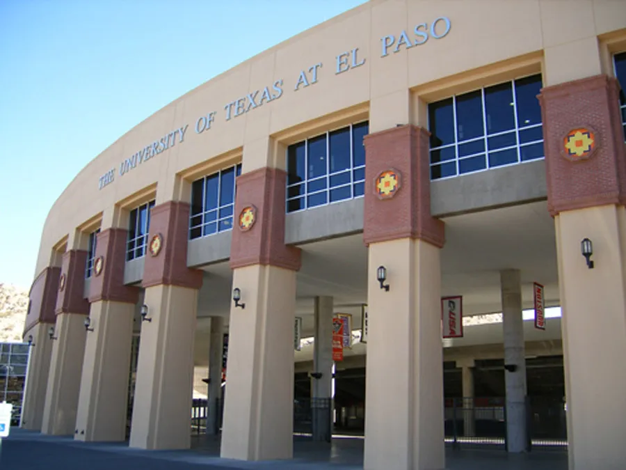 Universidad de Texas en El Paso.  Fachada