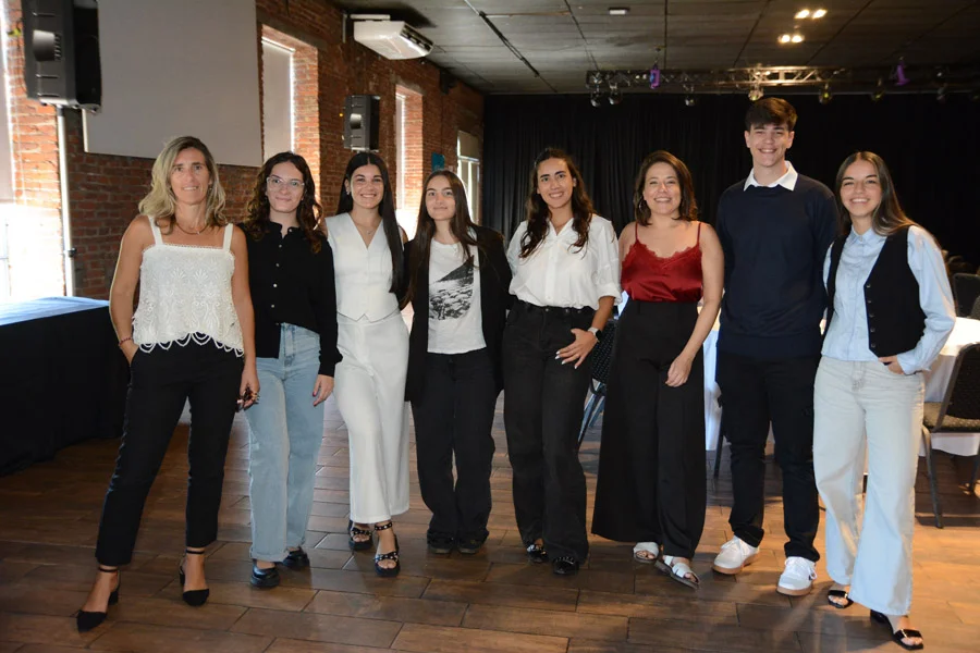 María Eugenia Russo, Luisina Diaz, Candela Chavarini, Josefina Giordani, Alma Ravaioli, Vale Trosch, Joaquin Tanlongo y Candela Molinet