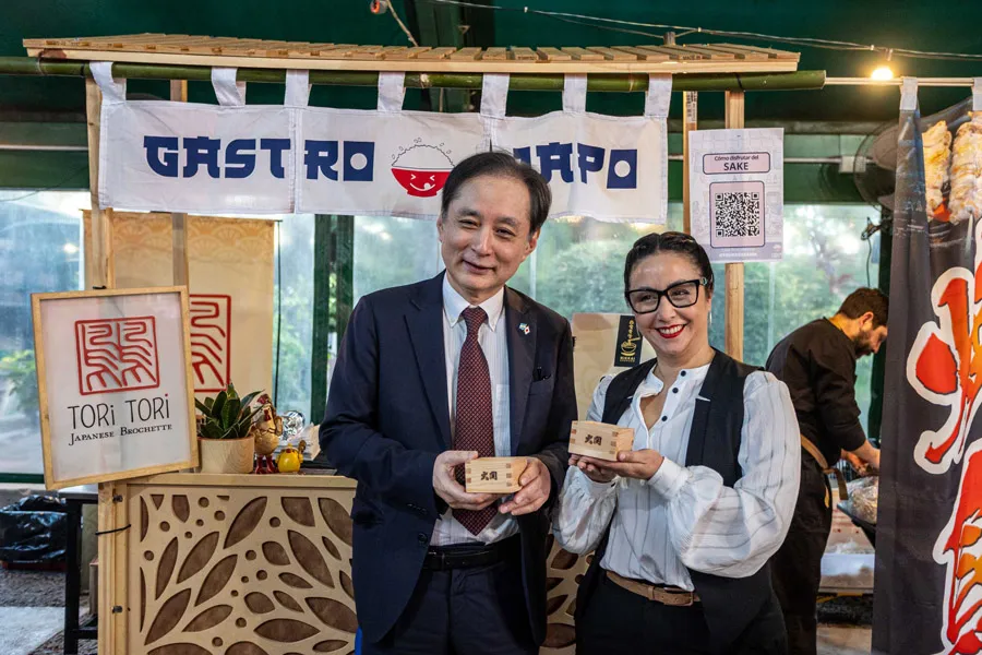 Evento apertura - Embajador Yamauchi con Lorena Nonaja, Presidente del Club Gastro Japo
