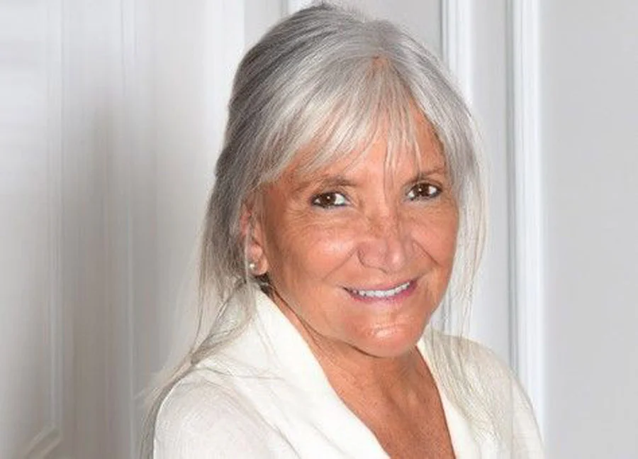 La escritora Cris Santa-Olalla