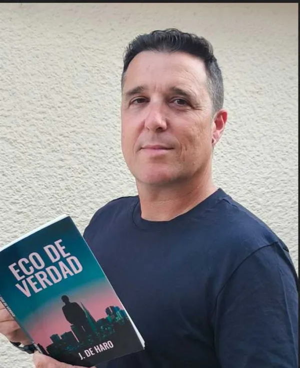 Juan de Haro Soto, escritor murciano, autor de la novela Eco de Verdad (1)